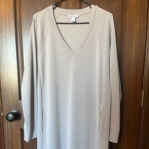 Athleta Seasoft V-neck long sleeved dress